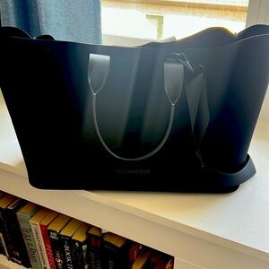 TROUBDOUR TOTE